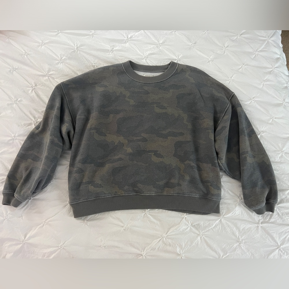 American Eagle crewneck sweatshirt